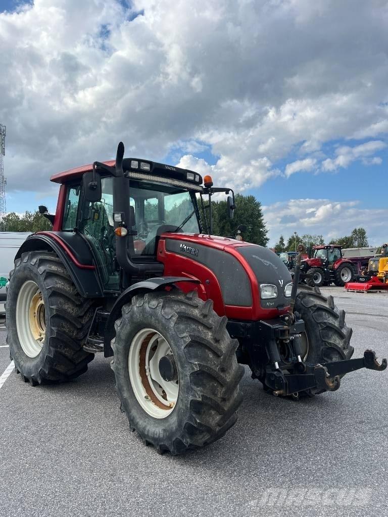 Valtra N 141 Трактори