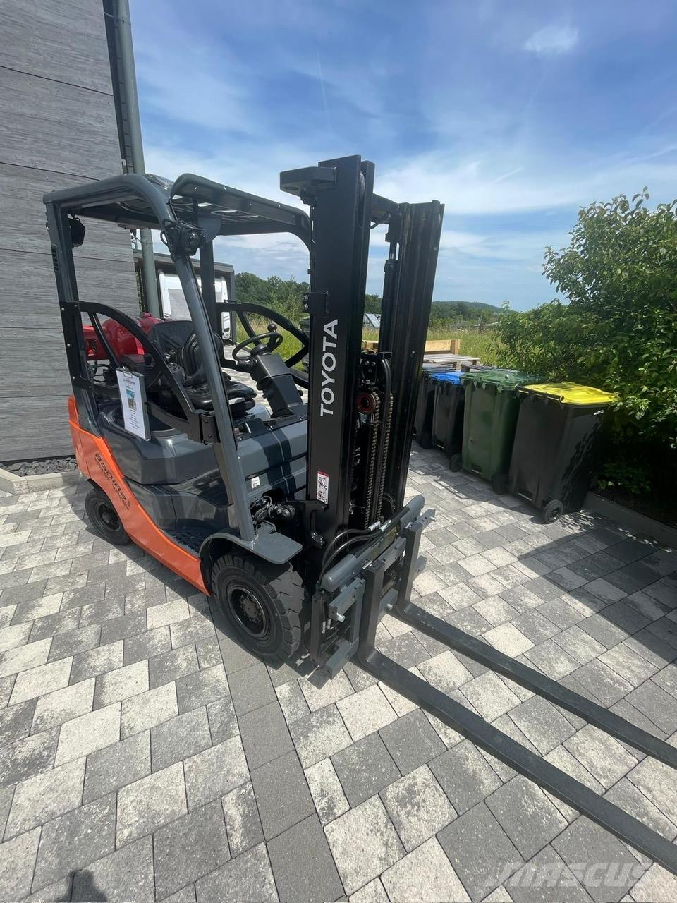 Toyota 02-8FGF18 Камиони с АГУ