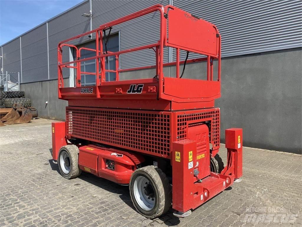JLG 4069ERT Ножични работни платформи