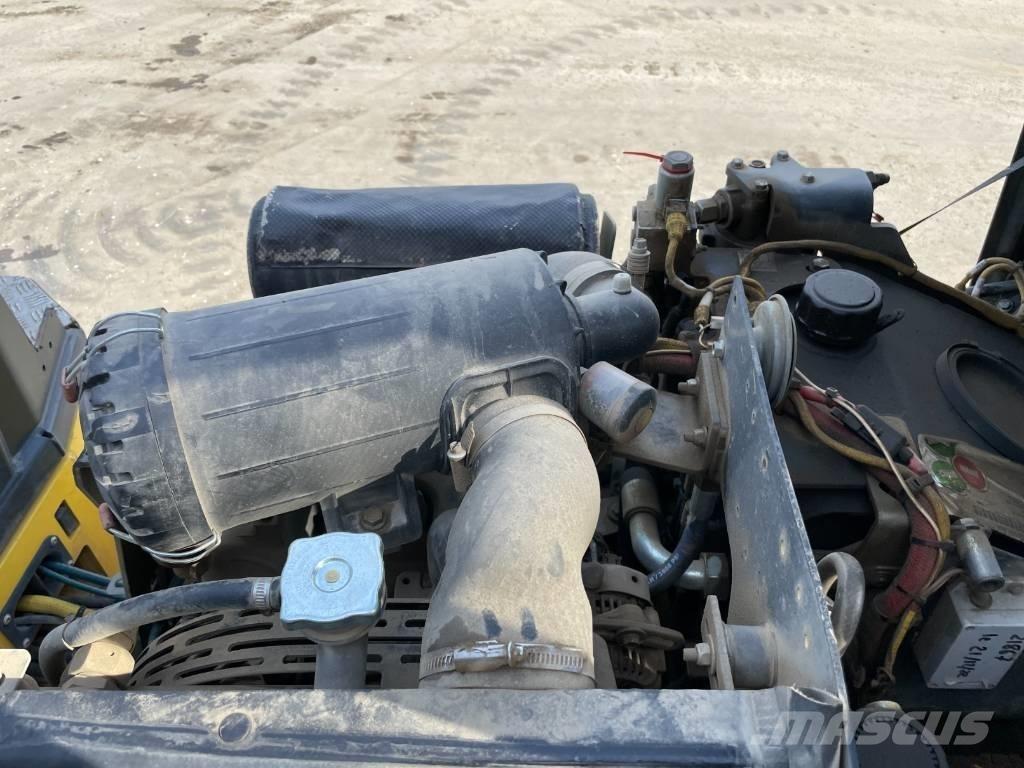 Bomag BW 100 AD-5 Двойни барабанни ролки
