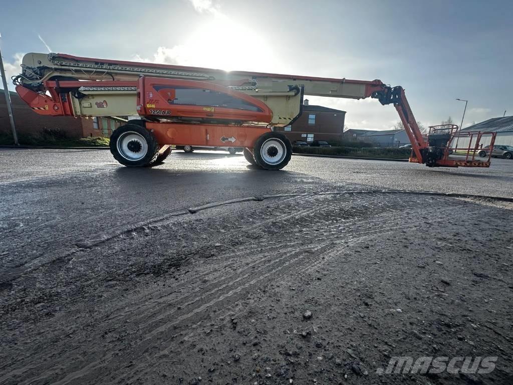 JLG 1250 AJP Съчленени стрелови подемници