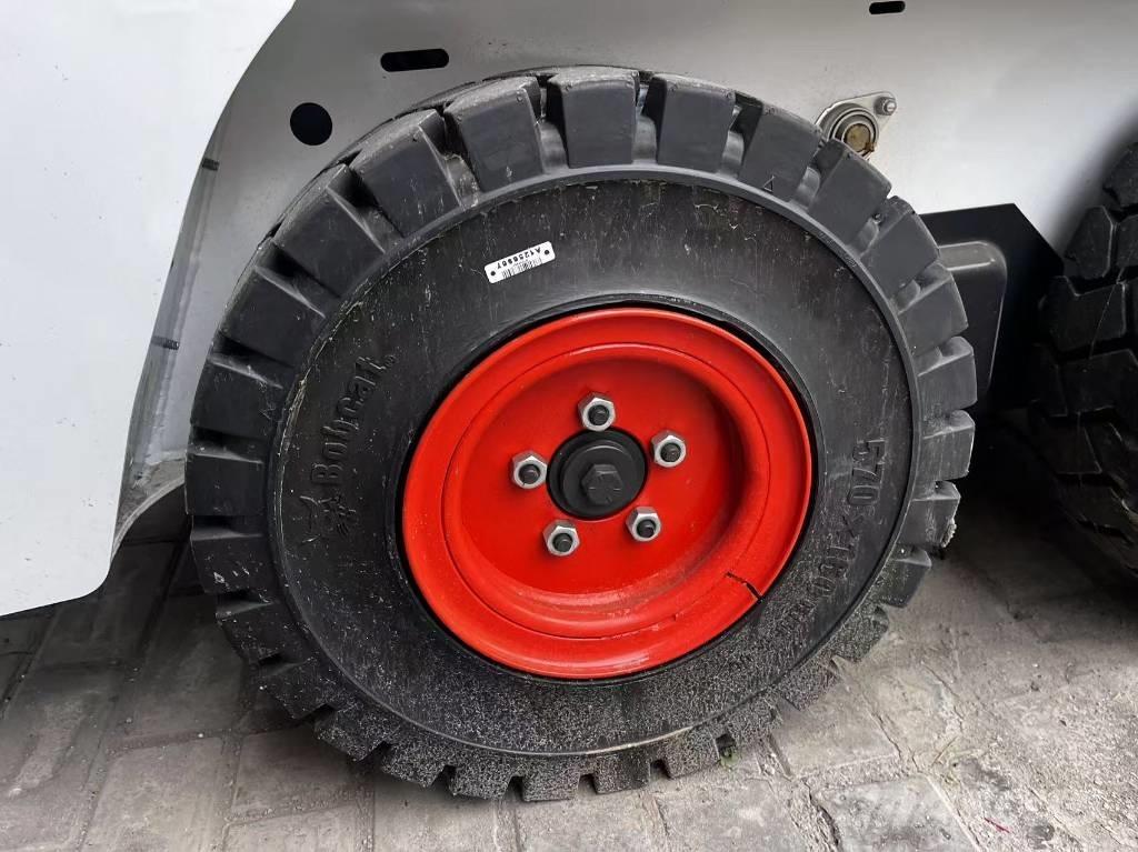 Bobcat S 70 Мини товарачи
