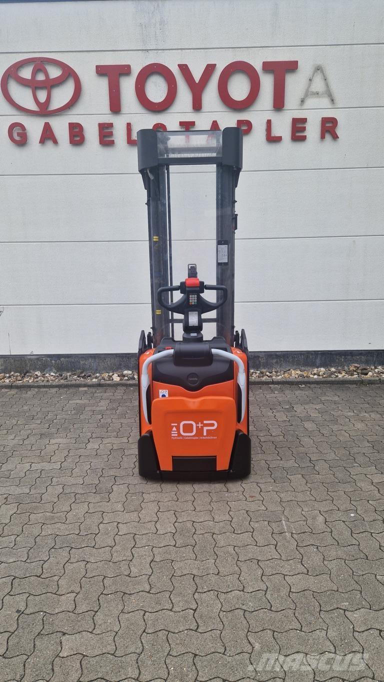 Toyota SPE160 Самоходни товарачи