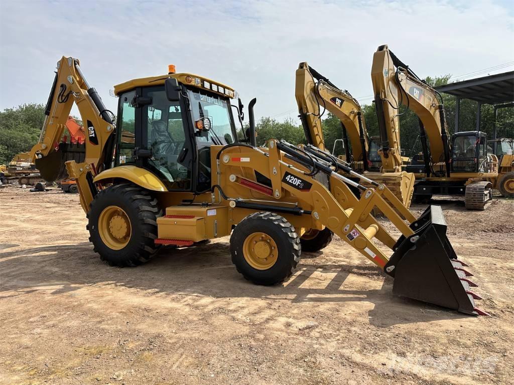 CAT 420 F2 Товарач със заден ексватор
