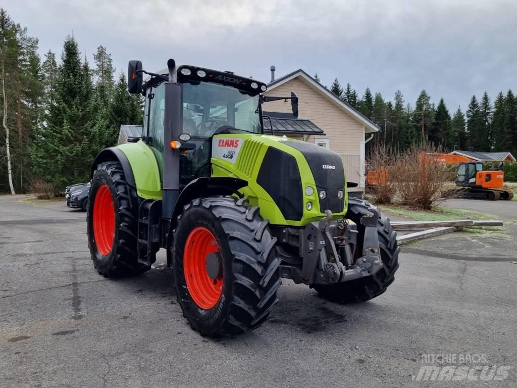 CLAAS 820 Axion Трактори