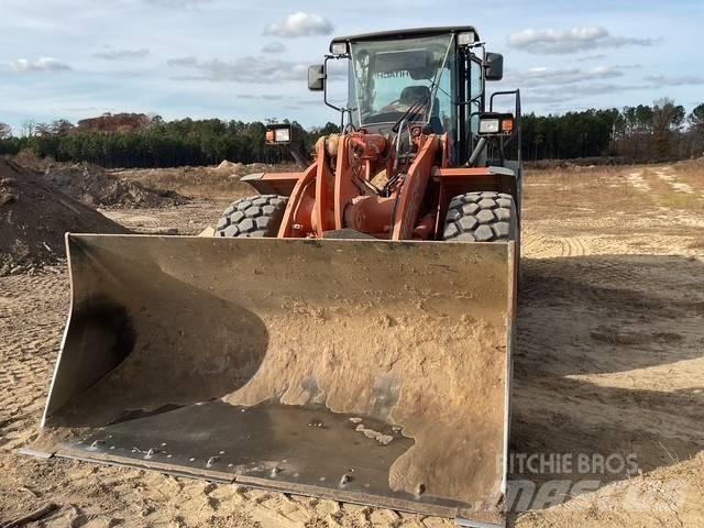 Hitachi ZW 220 Колесни товарачи