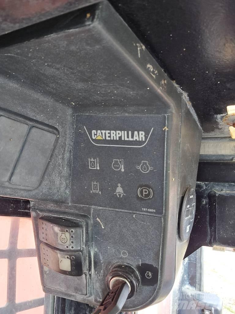 CAT 242 B Мини товарачи
