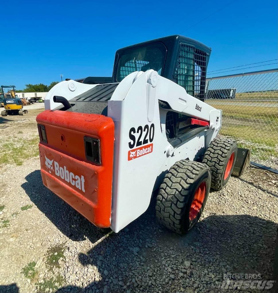 Bobcat S 220 Мини товарачи
