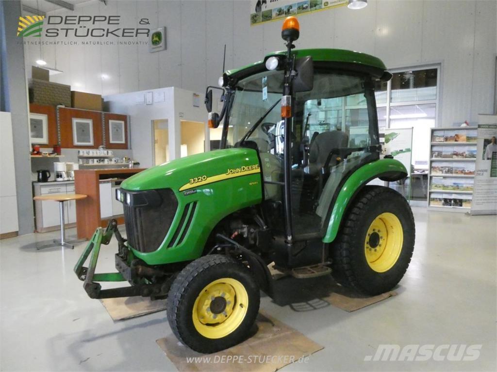 John Deere 3320 Компактни трактори