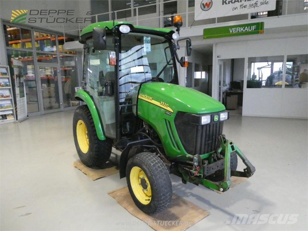 John Deere 3320 Компактни трактори