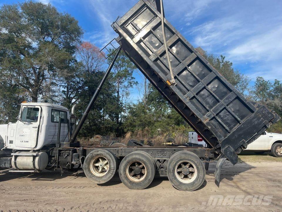 Mack dump Самосвал