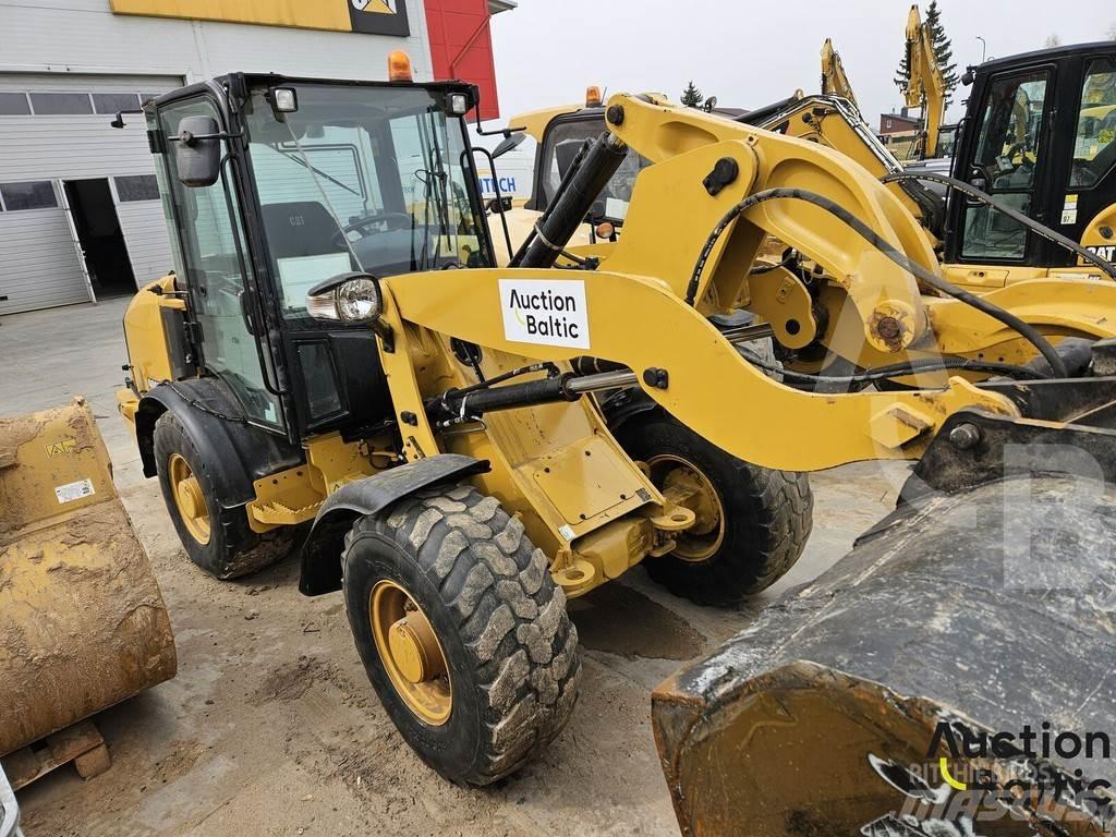 CAT 906 M Колесни товарачи