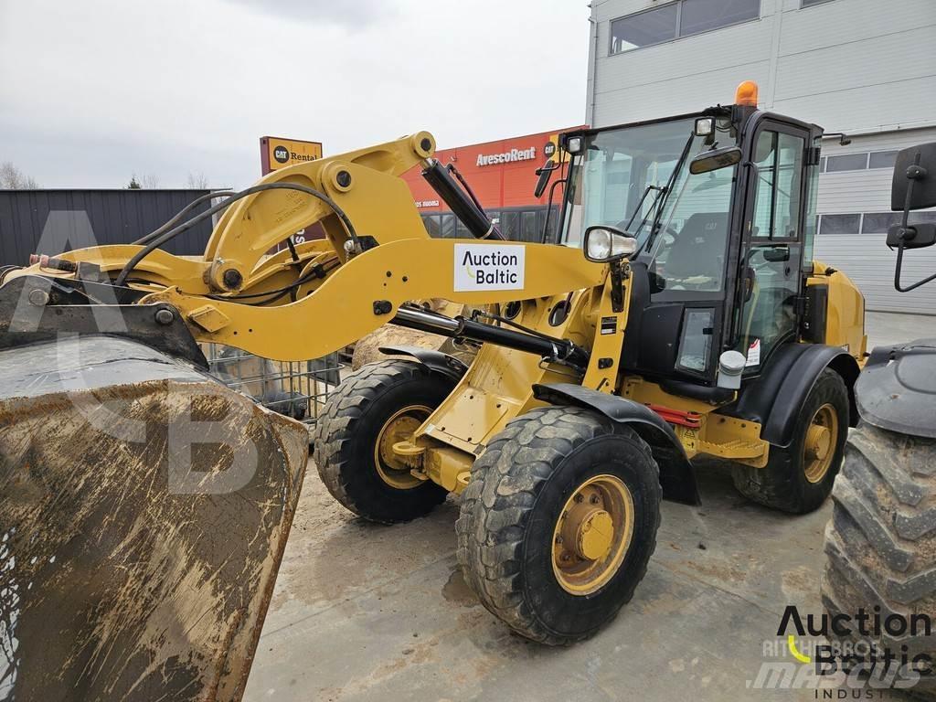 CAT 906 M Колесни товарачи