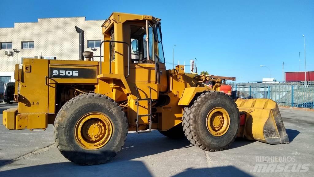 CAT 950E Колесни товарачи