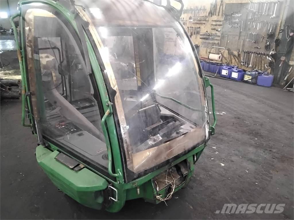 John Deere 1270E Кабина