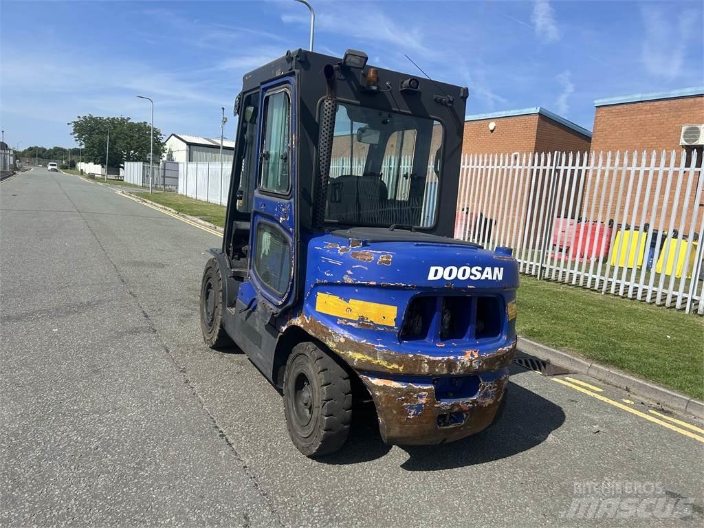 Doosan D45SC-5 Дизелови камиони