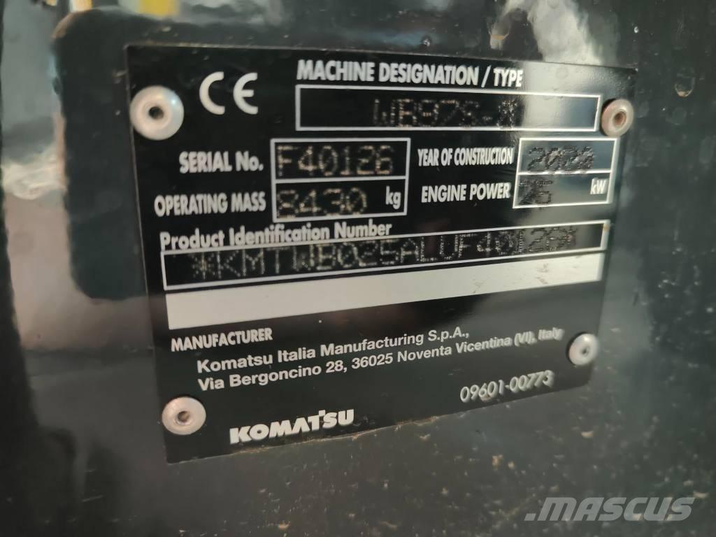 Komatsu WB 97 S-8 Товарач със заден ексватор