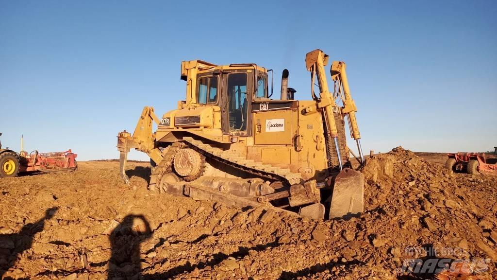 CAT D 7 R Верижни булдозери
