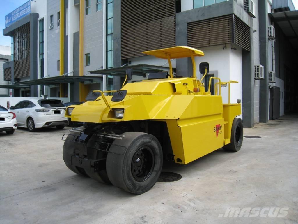 Sakai TZ 701 Пневматични гумени  ролки
