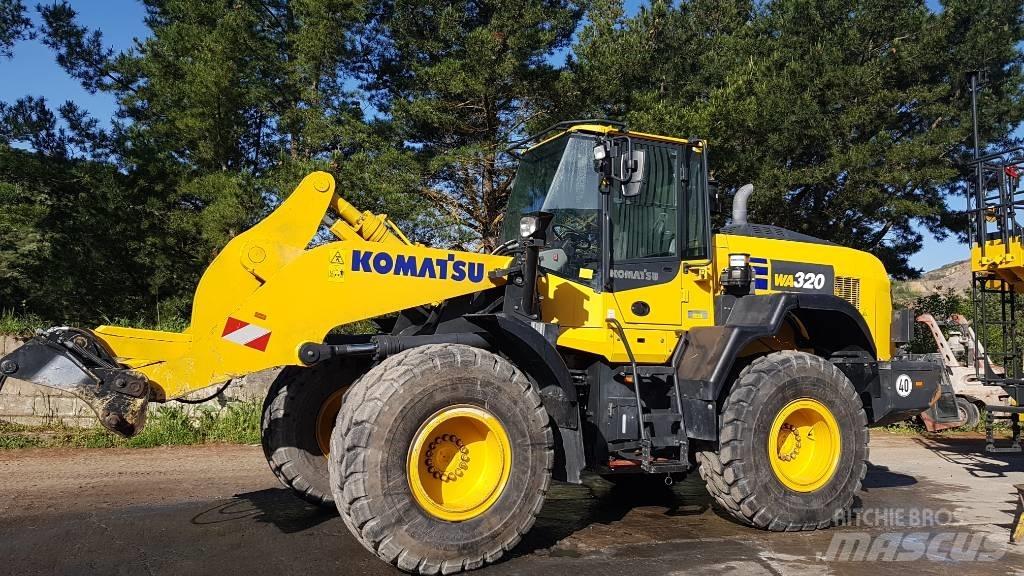 Komatsu WA320-8E0 Колесни товарачи
