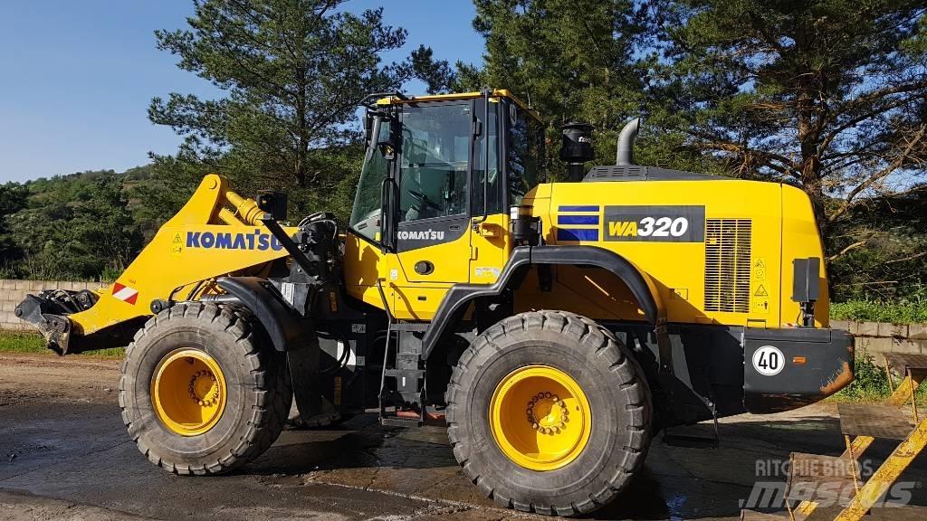 Komatsu WA320-8E0 Колесни товарачи