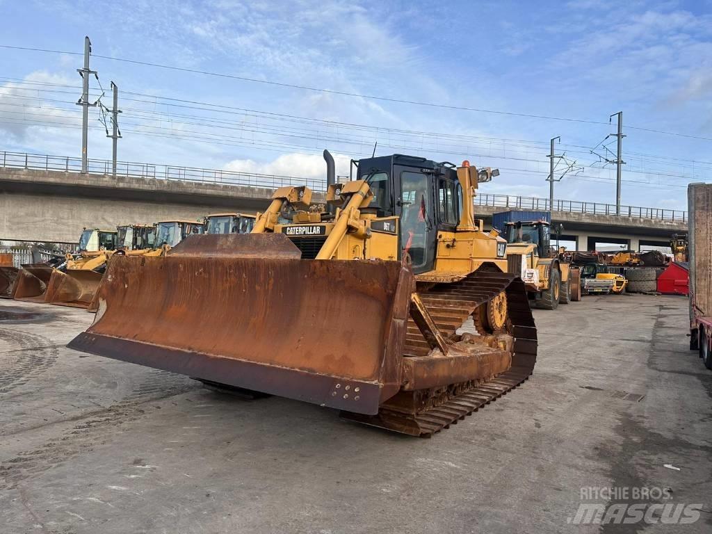 CAT D6T Верижни булдозери
