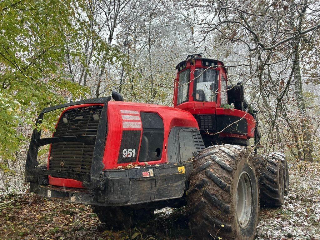 Komatsu 951 Харвестери