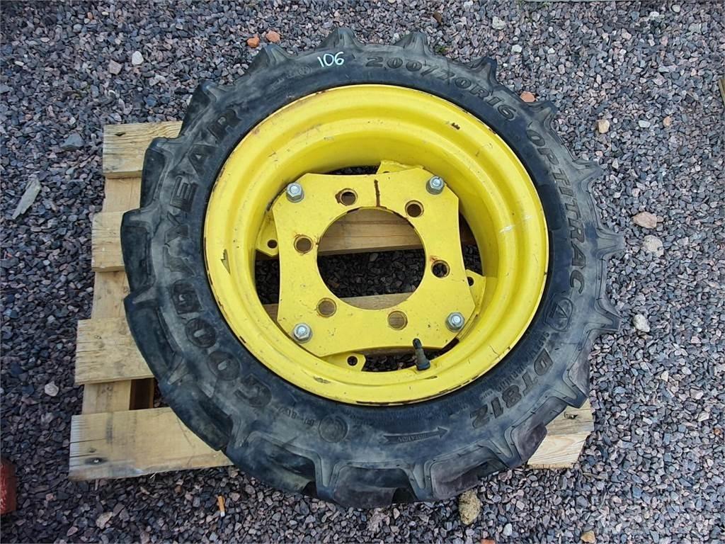 Goodyear 200/70R16 Колелета/Гуми