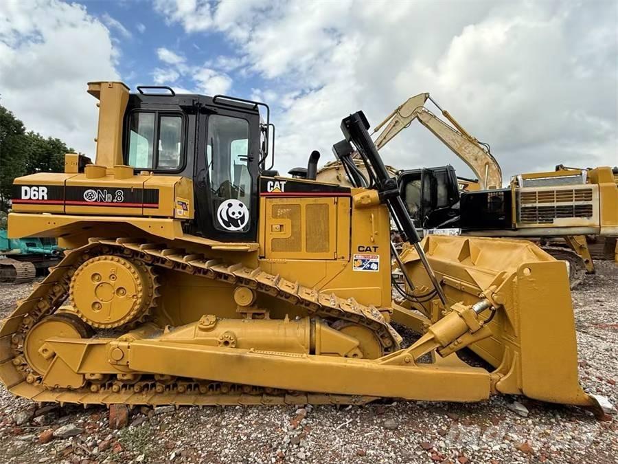 CAT D 6 R Верижни булдозери
