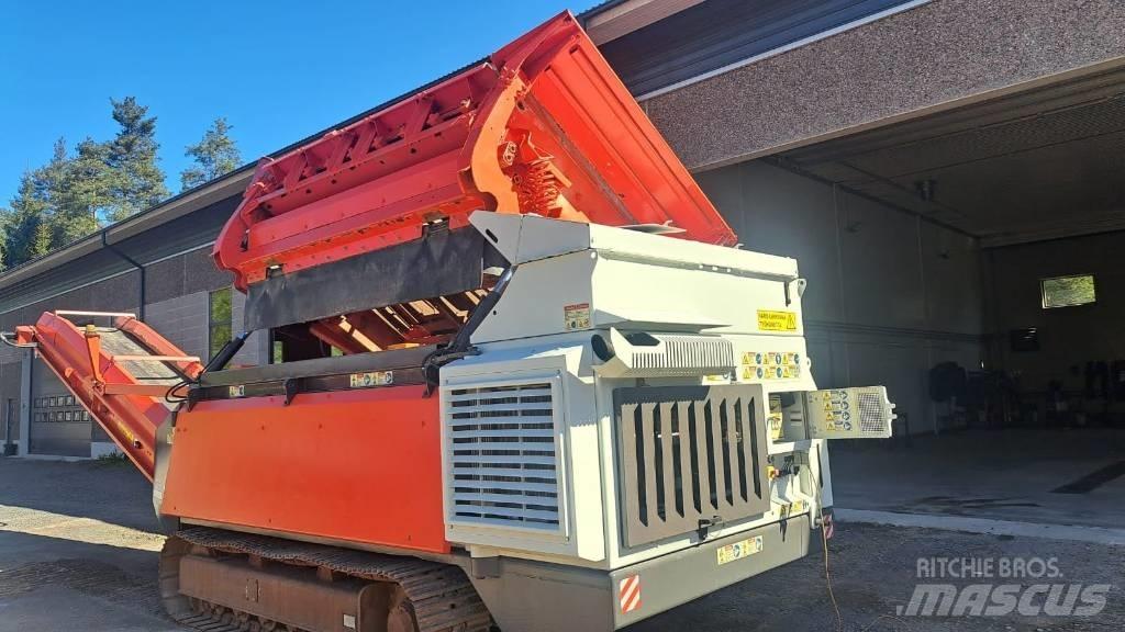 Sandvik QE 141 Мобилни скрийнери
