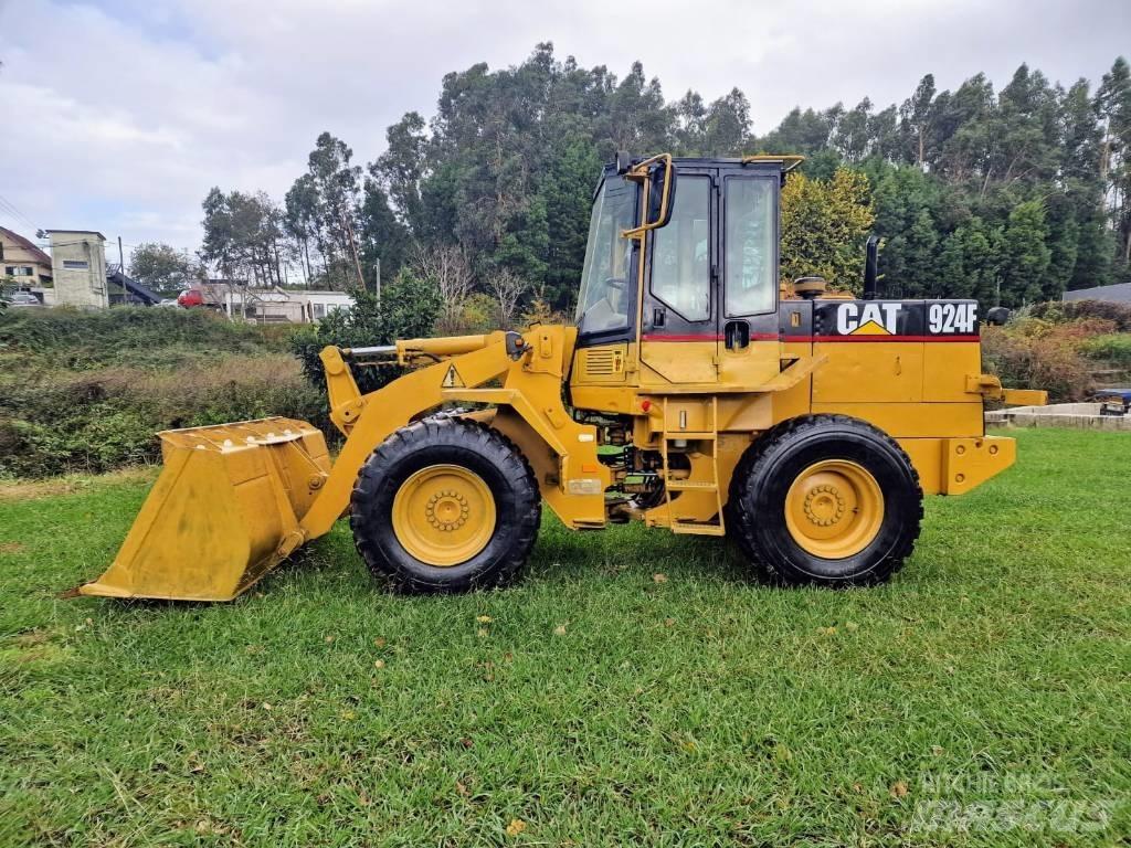 CAT 924F Колесни товарачи
