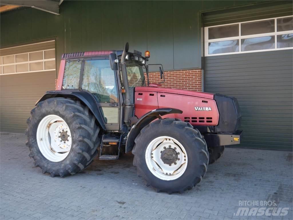 Valtra 8450 Трактори