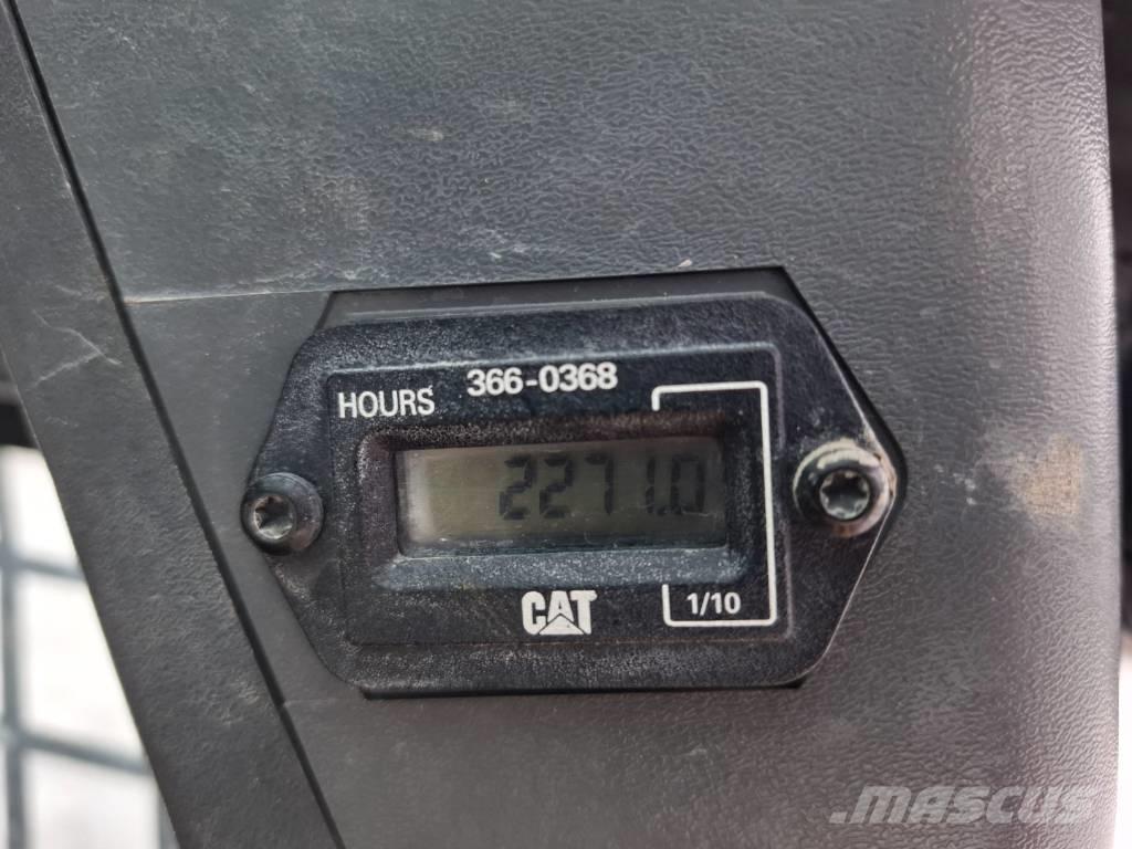 CAT 216 B 3 Мини товарачи
