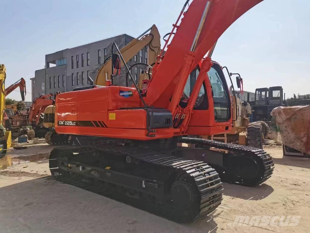 Doosan DX 225 Верижен екскаватор