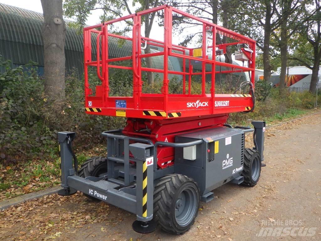 SkyJack SJ6832RT Ножични работни платформи