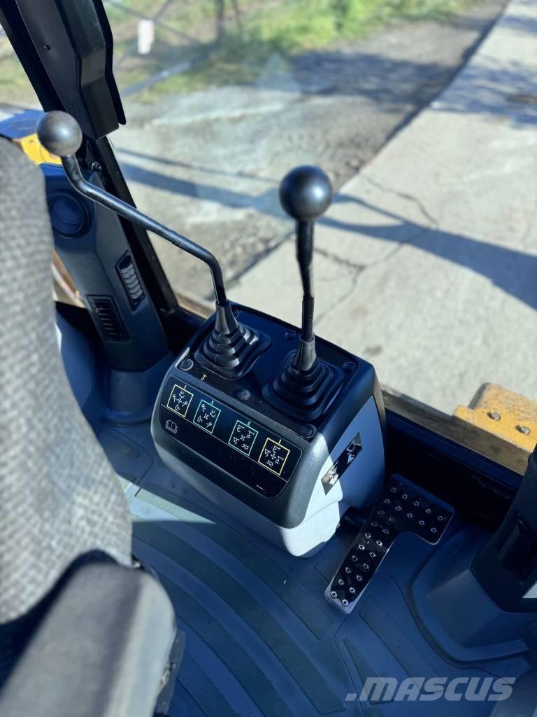 CAT 428 F Товарач със заден ексватор