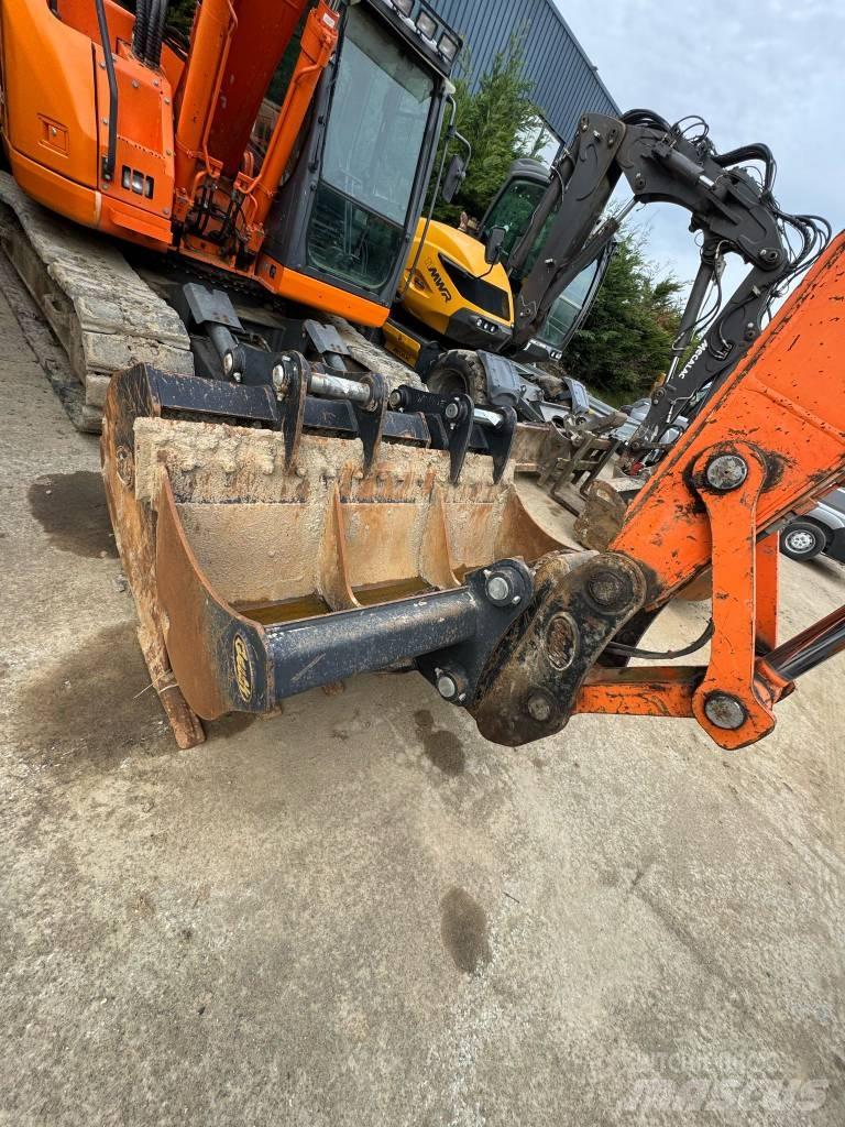 Doosan DX140 LC Верижен екскаватор