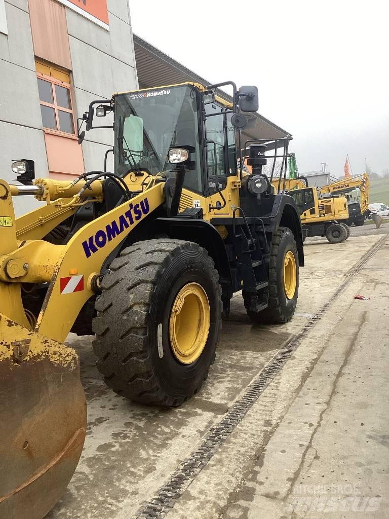 Komatsu WA380-8E0 Колесни товарачи