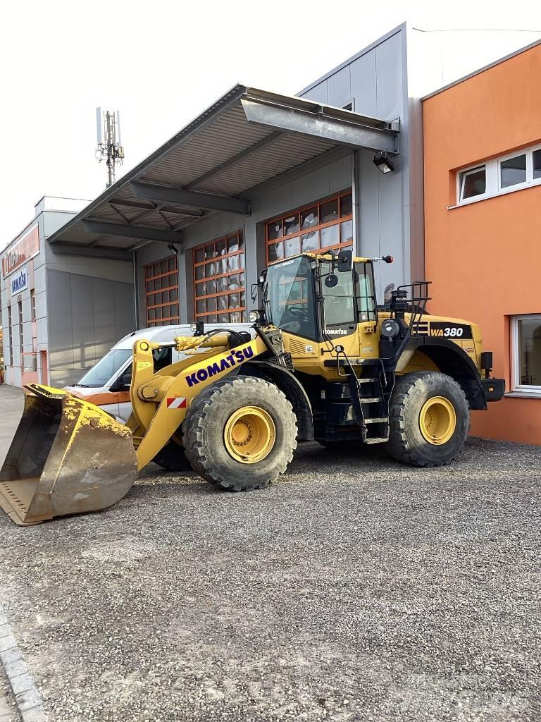 Komatsu WA380-8E0 Колесни товарачи