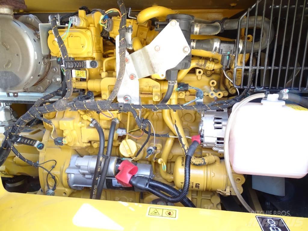 CAT 310 Средни екскаватори 7т - 12т