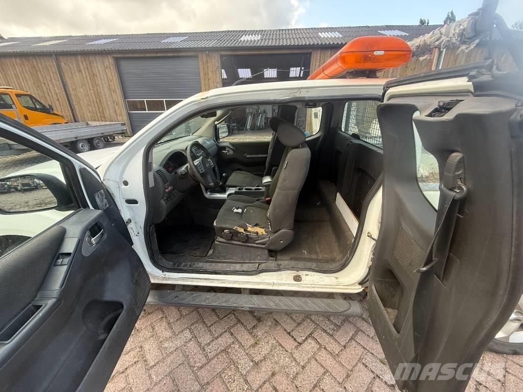Nissan Navara Пикапи