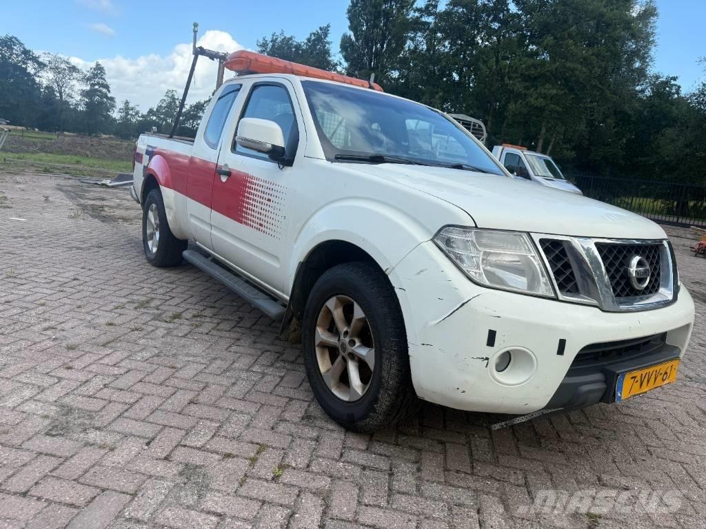 Nissan Navara Пикапи