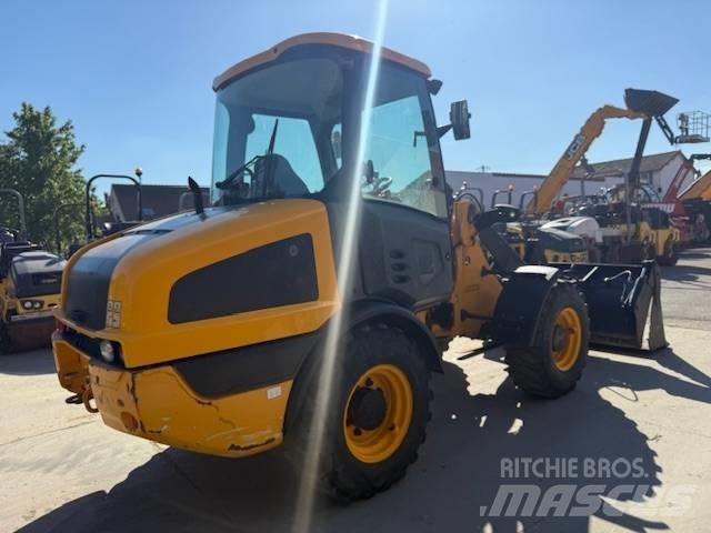 JCB 406 Колесни товарачи