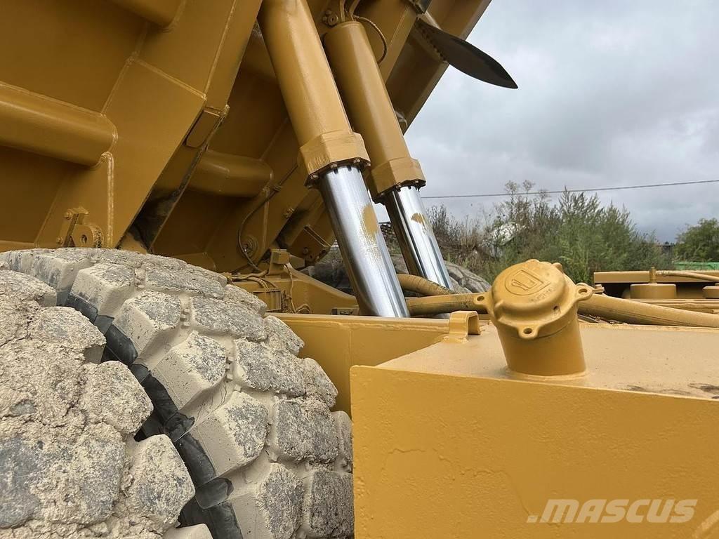 CAT 769D Странични самосвали