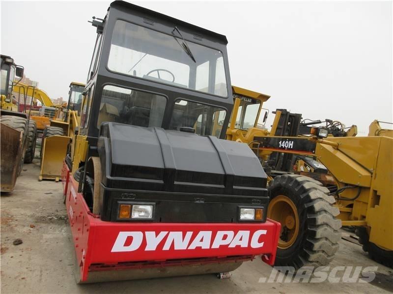 Dynapac CC 211 Двойни барабанни ролки

