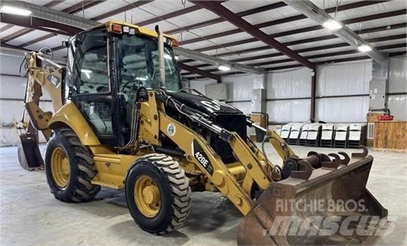 CAT 420E IT Товарач със заден ексватор