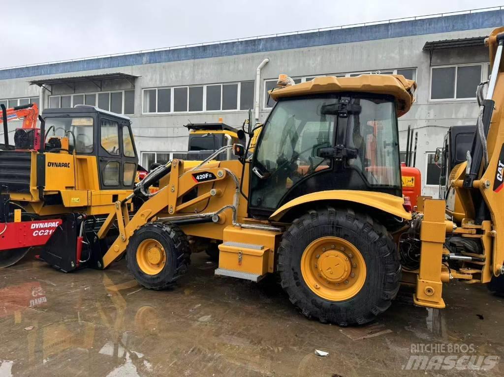 CAT 420 F Товарач със заден ексватор