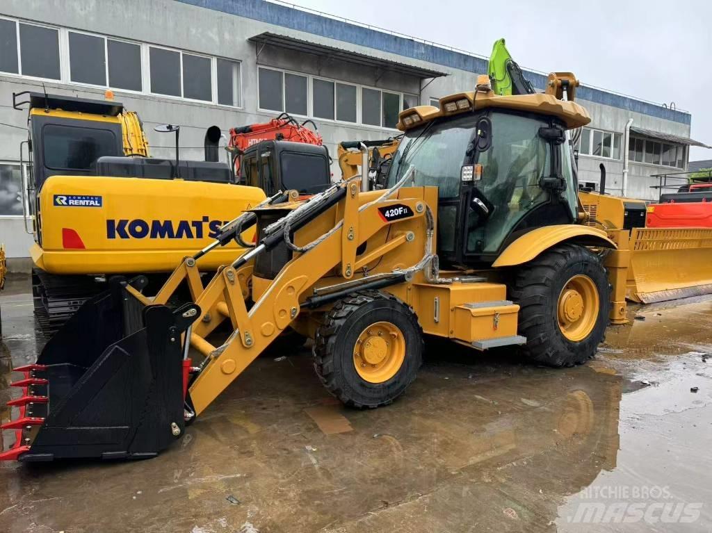 CAT 420 F Товарач със заден ексватор