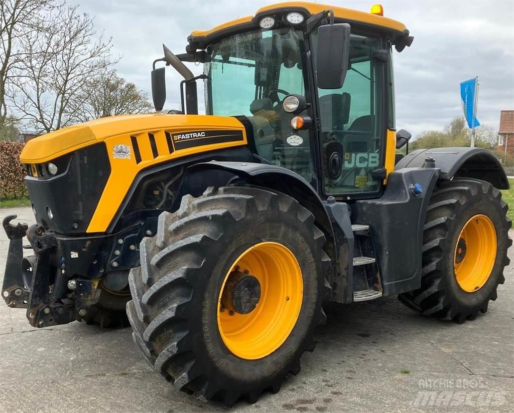 JCB 4220 Fastrac Трактори