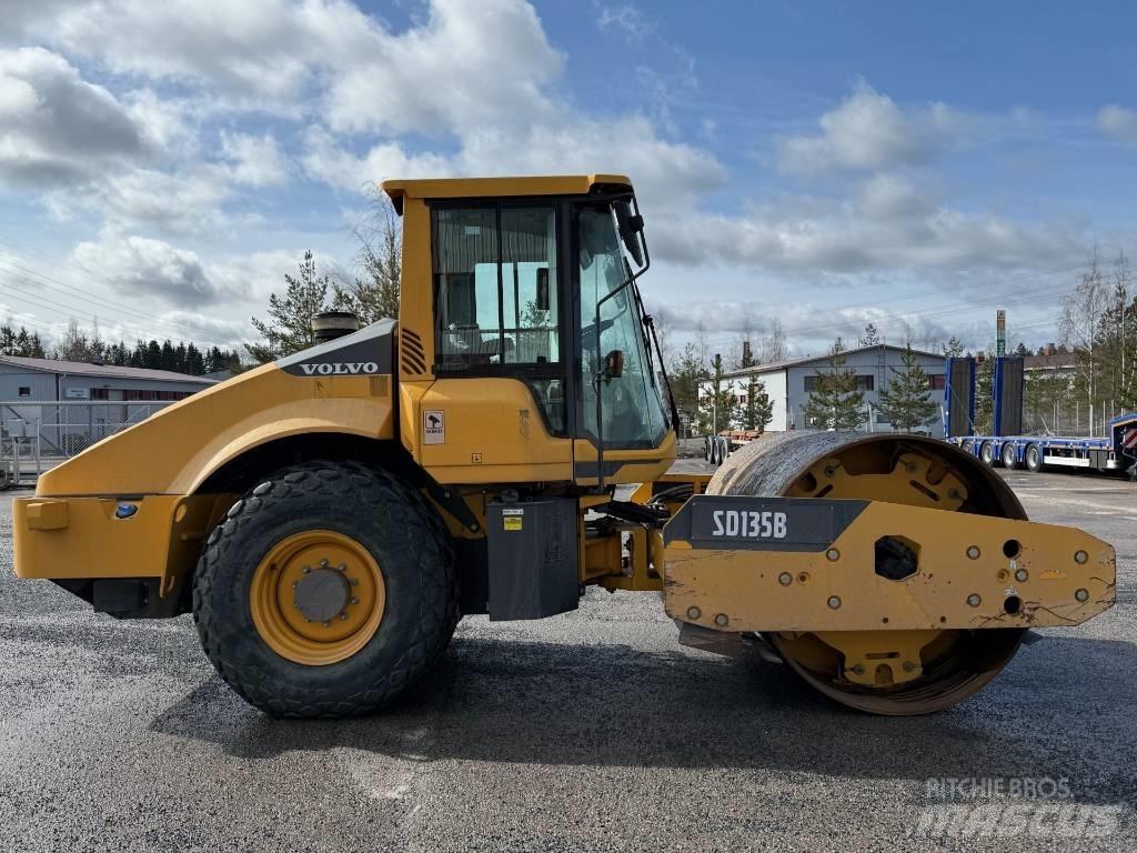 Volvo SD 135 B Еднобарабанни ролки
